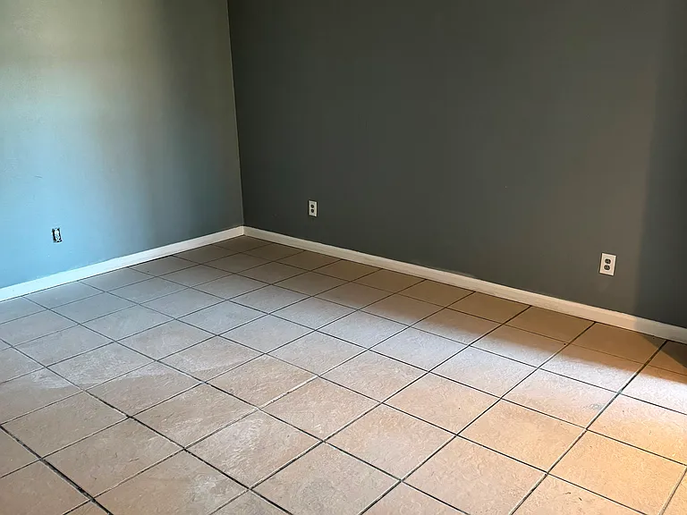 112 Orleans Ct #112 — Photo 3