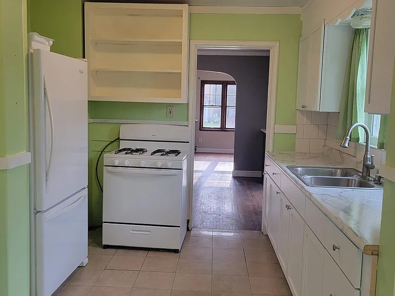 401 Central Ave — Photo 4