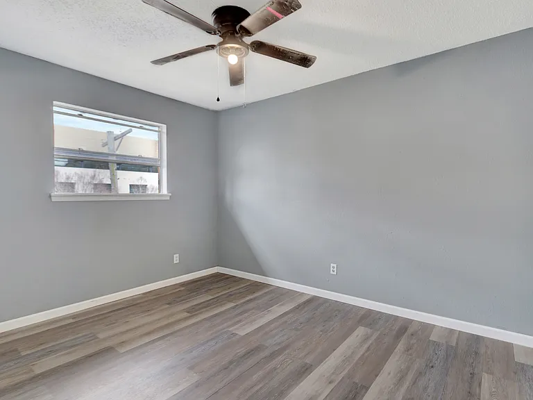 Greenbriar Apartments — Photo 10