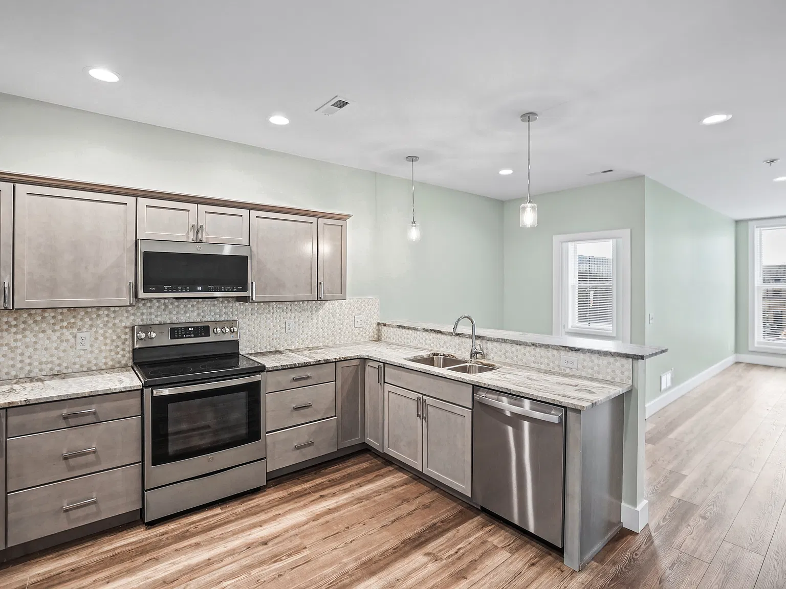 2 bed, 1221 sqft, $1,800 — Photo 4