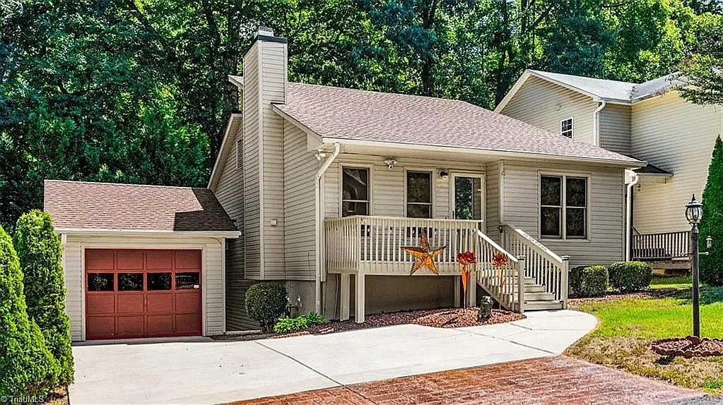 3 bed, 1717 sqft, $2,100 — Photo 3