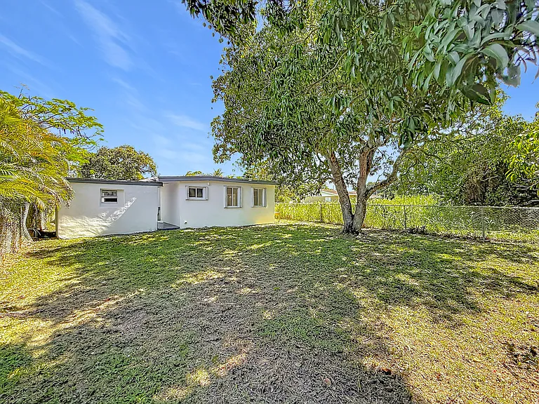 10235 SW 177th St — Photo 39