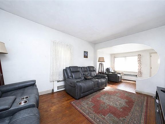 5th image of 1425 Remsen Ave