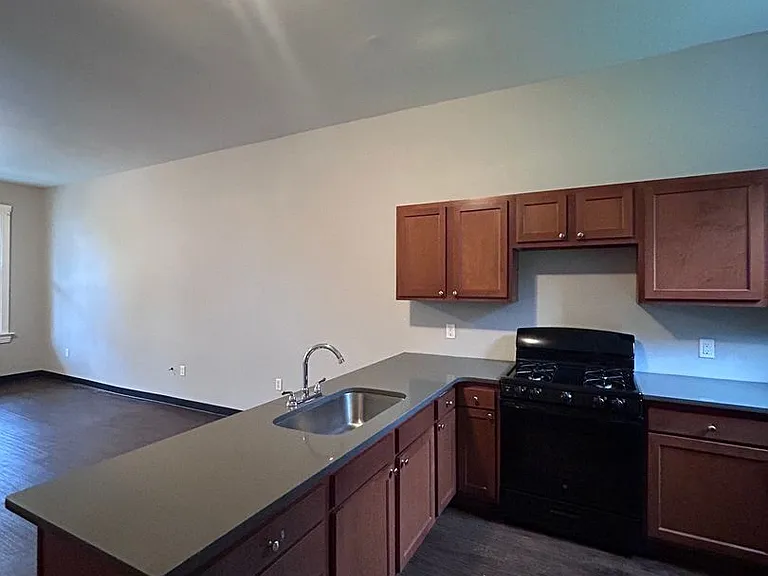 2240 Wilson Ave — Photo 8