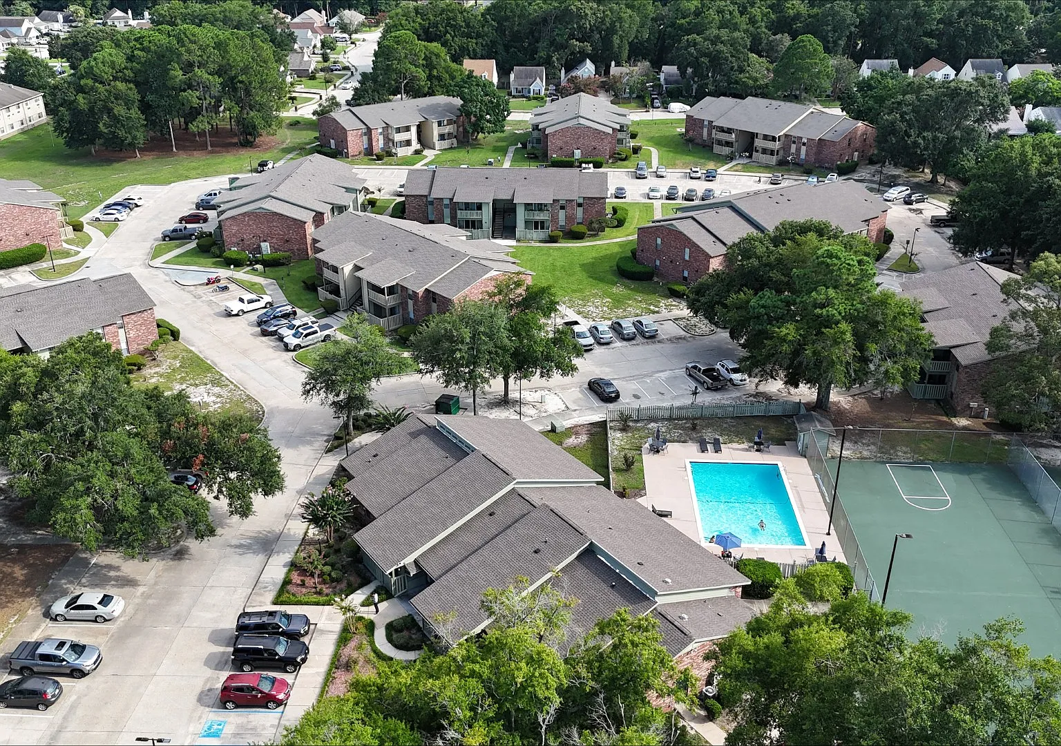 Pines on the Bay Apartments — Photo 3