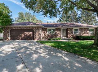 3235 Woodland Ct, Davenport, IA