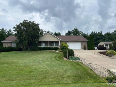 13824 White Pine Ln, Godfrey, IL, 62035
