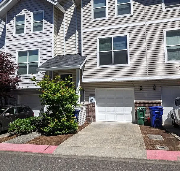 Halsey East Townhomes — Photo 44