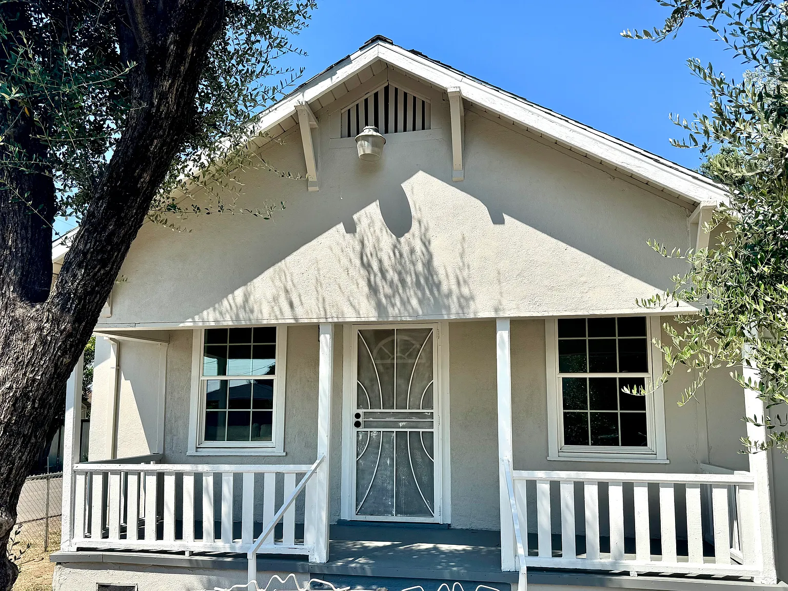 3 bed, 766 sqft, $1,995 — Photo 1