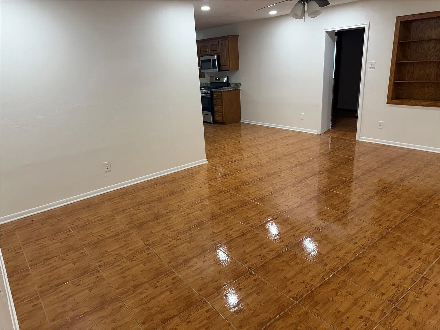 4 bed, 2.5 bath, 2939 sqft, $2,575 — Photo 4