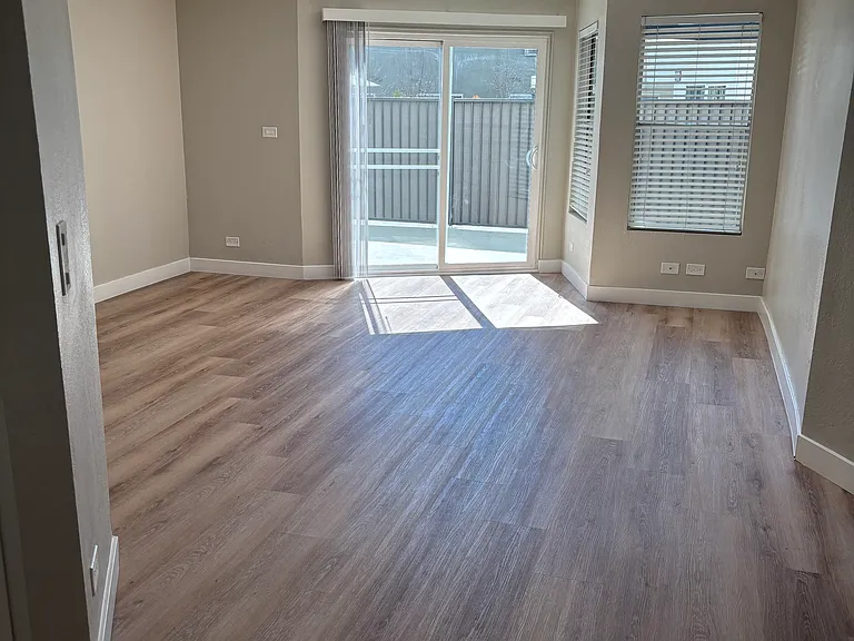 7918 Reseda Blvd — Photo 87