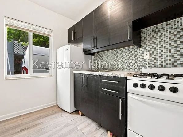 976 NW 6th St Unit 2, Miami, FL 33136