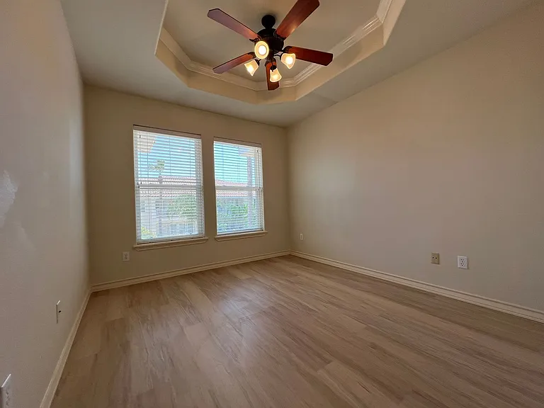 14813 Leeward Dr #404 — Photo 12