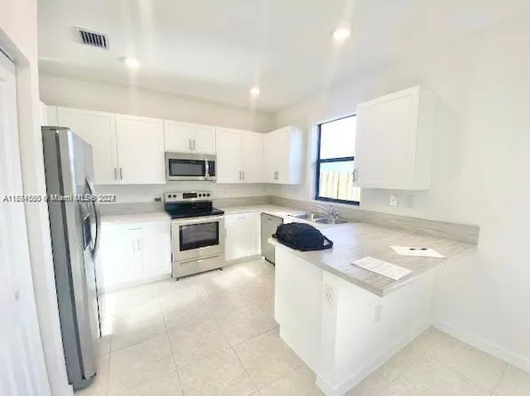 20630 NE 5th Pl, Miami, FL 33179
