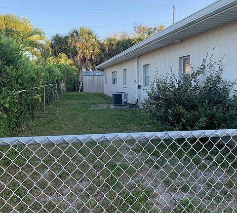 Shared yard