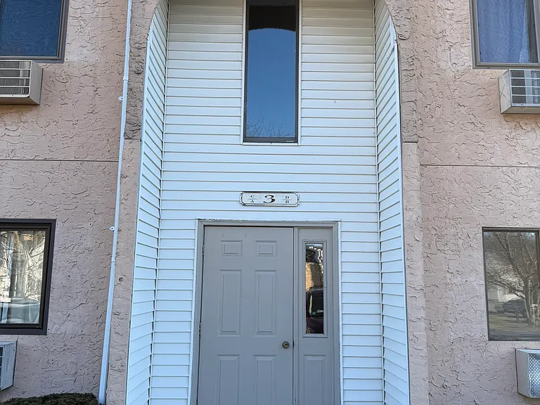 3 Scarborough Ln #B — Photo 9