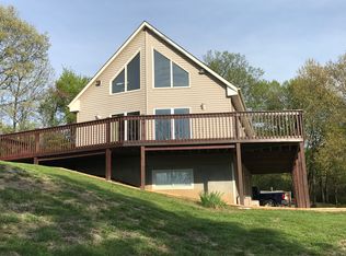 715 E Walter Ln, Saint Joseph, MO 64504