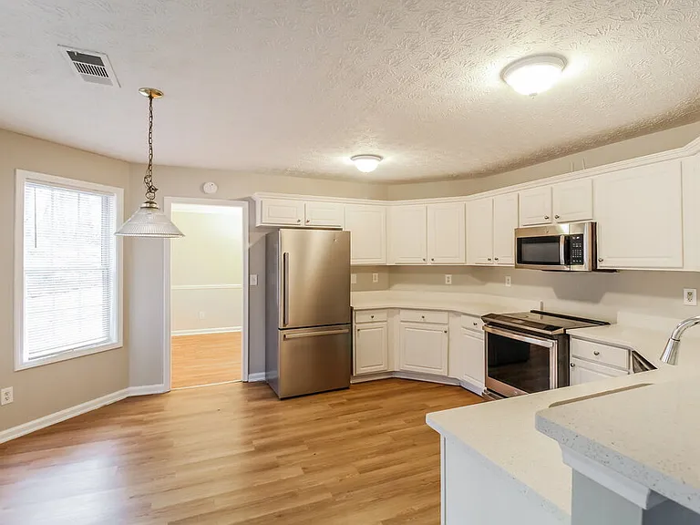 3392 Kittery Dr — Photo 8