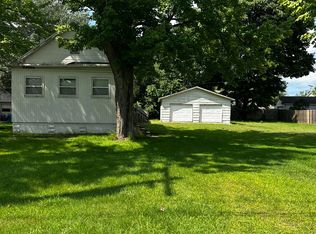 213 Maple St, Spring Lake, MI 49456