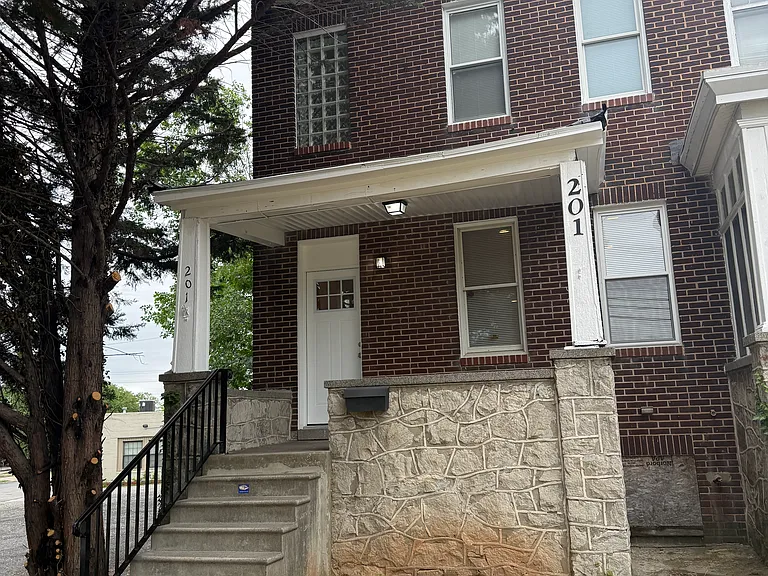 201 Willow Spring Rd — Photo 2