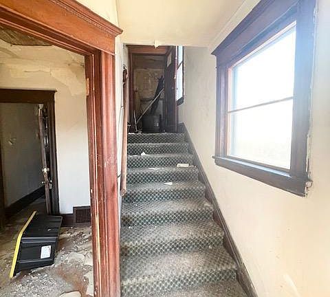 2nd image of 1817 Emerson Ave N