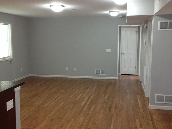 5th image of 2717 E 32nd St Unit 3