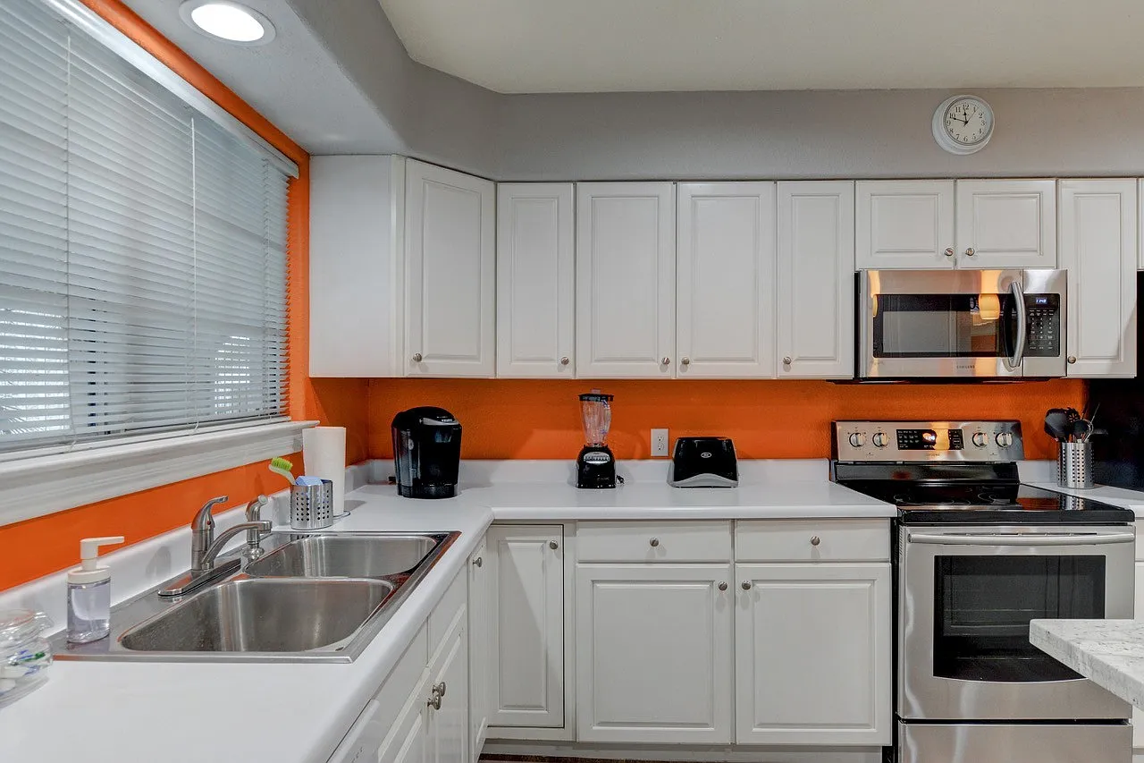 4 Bdrm 2 Bath — Photo 4