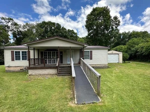 113 Hot Rod Ln, Mount Hope, WV 25880