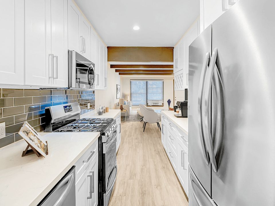 1st image of 5300 Vantage Ave #25