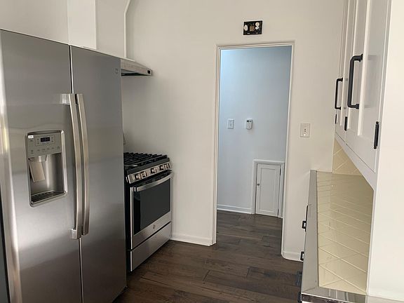 4th image of 250 S Spalding Dr APT 5