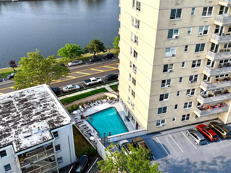 510 Deal Lake Dr #2H — Photo 17