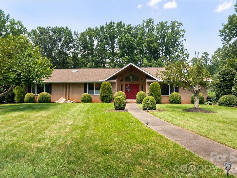 1st image of 12 Highlander Ln