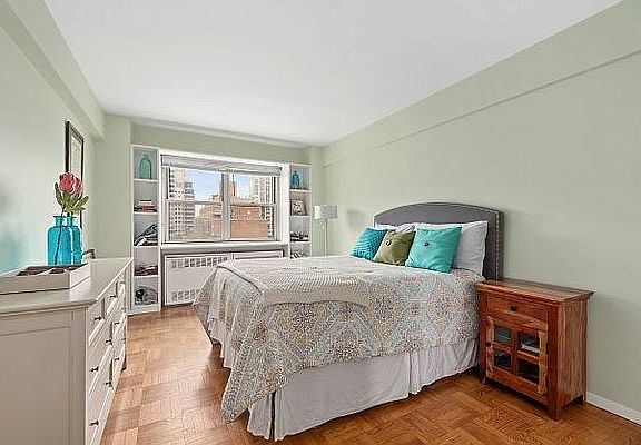 5th image of 301 E 66th St APT 9N