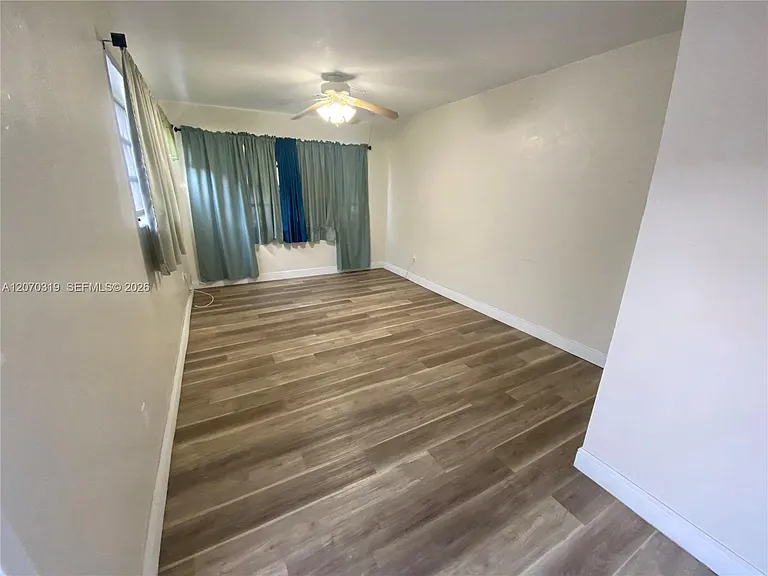 350 SW 34th Ave #- — Photo 4