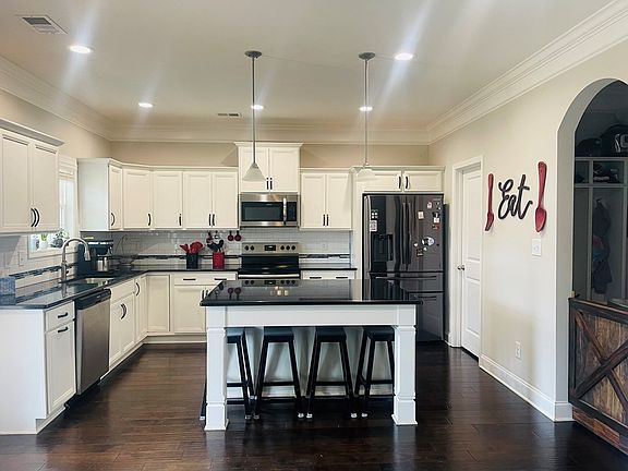 5th image of 207 Amberley Ct