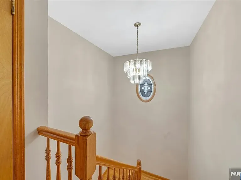 245 Wilson Ave — Photo 15