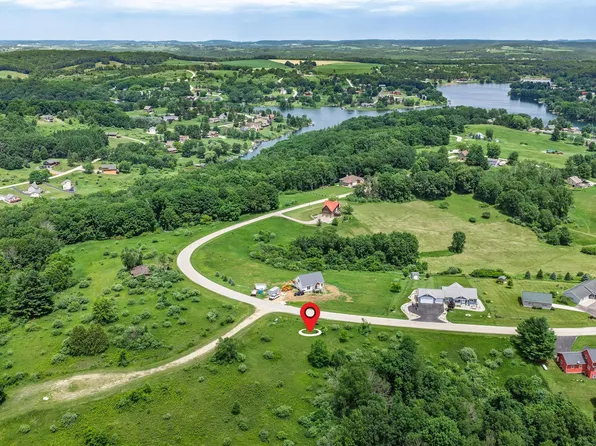 469 Summit Valley Vw, La Valle, WI 53941