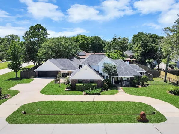 12707 Fisher Dr, Mont Belvieu, TX 77523