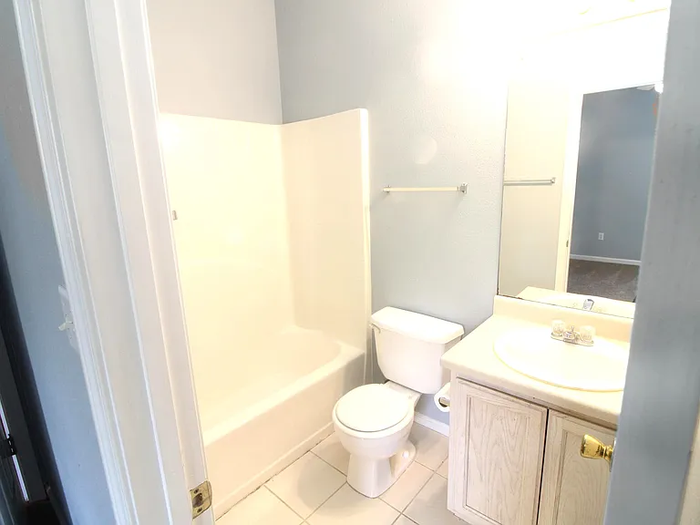 211 3rd St SE #J — Photo 11
