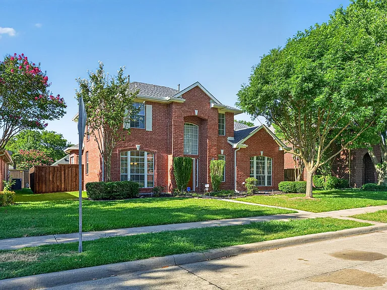 11613 Alexandria Dr — Photo 5