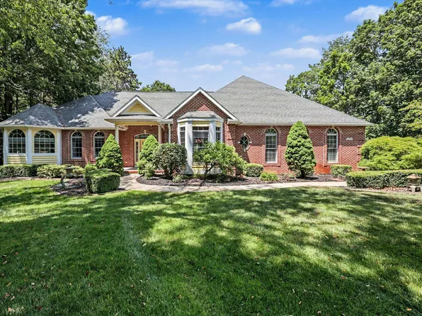 4959 Dunrobin Dr NE, Belmont, MI 49306
