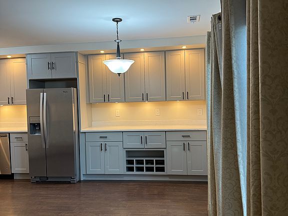 3rd image of 1002 N Glen Dr