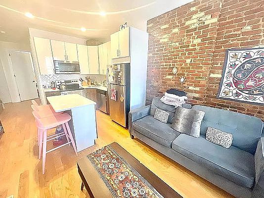2nd image of 510 Chauncey St #4