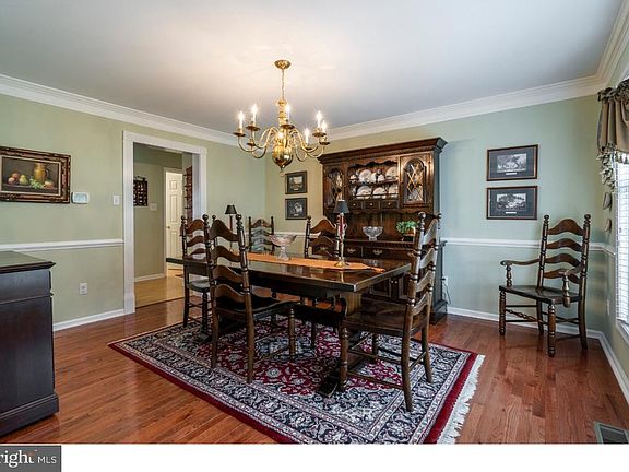 5th image of 105 Victoria Ct
