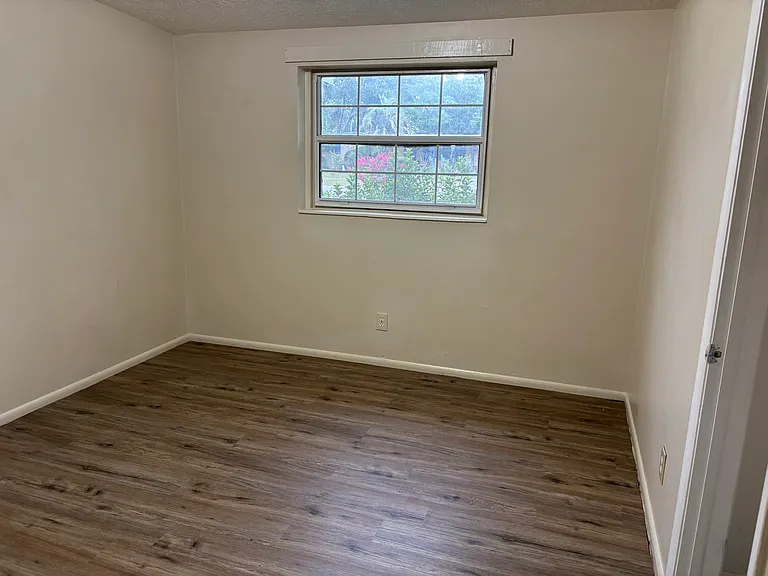 171 Stafford Ave — Photo 10
