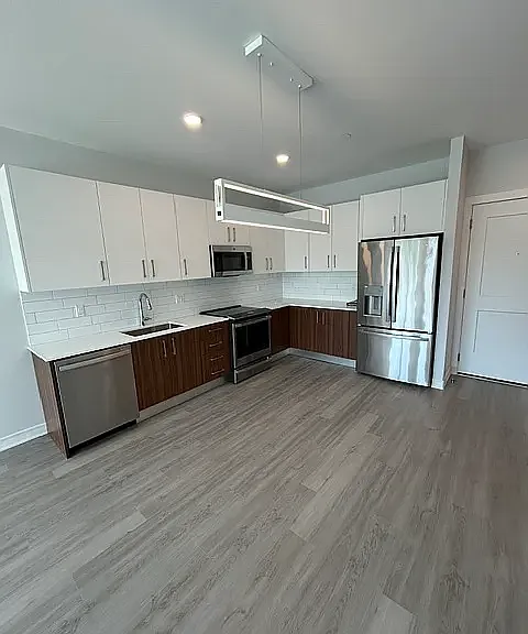 Residences at Sharon Gallery — Photo 77