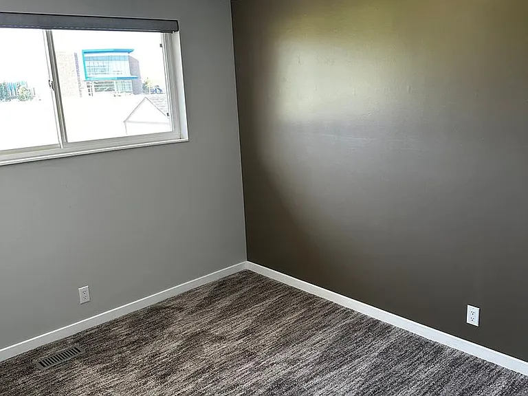 1102 E Sleepy Hollow Ln — Photo 20