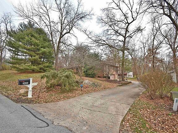 2nd image of 3603 W Capilano Dr