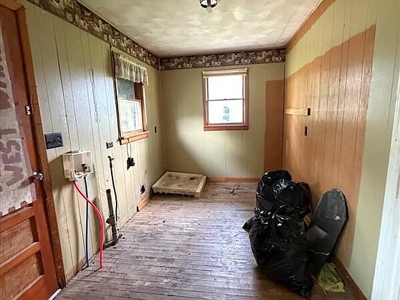 5th image of 208 N Macon St