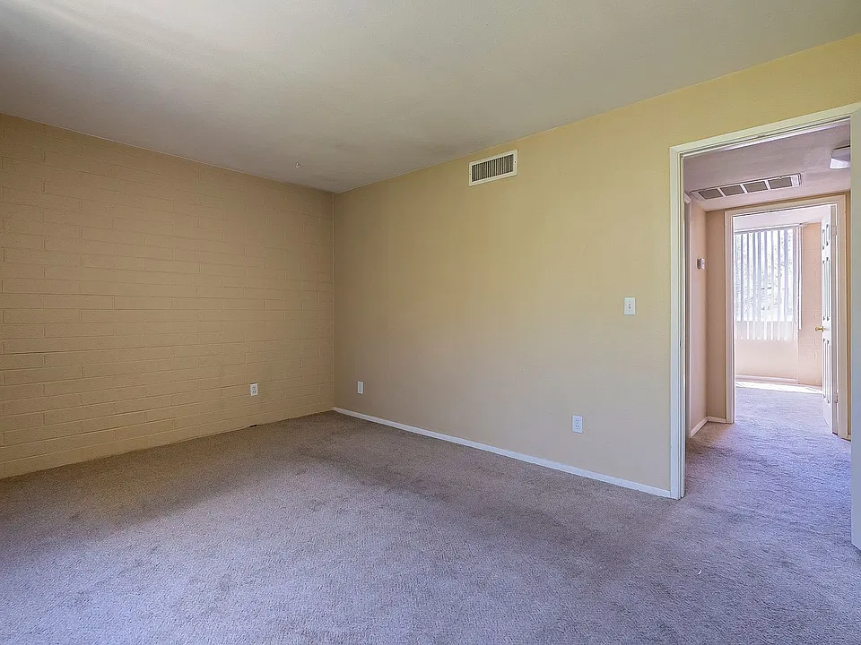 Representative unfurnished bedroom at 1801 West Tuckey Lane.